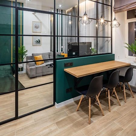 Emerald Lux Apartment. Liveinリヴィウ エクステリア 写真