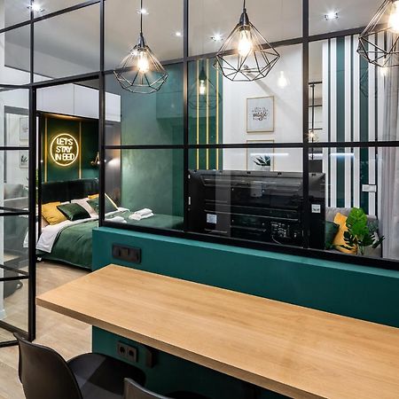 Emerald Lux Apartment. Liveinリヴィウ エクステリア 写真