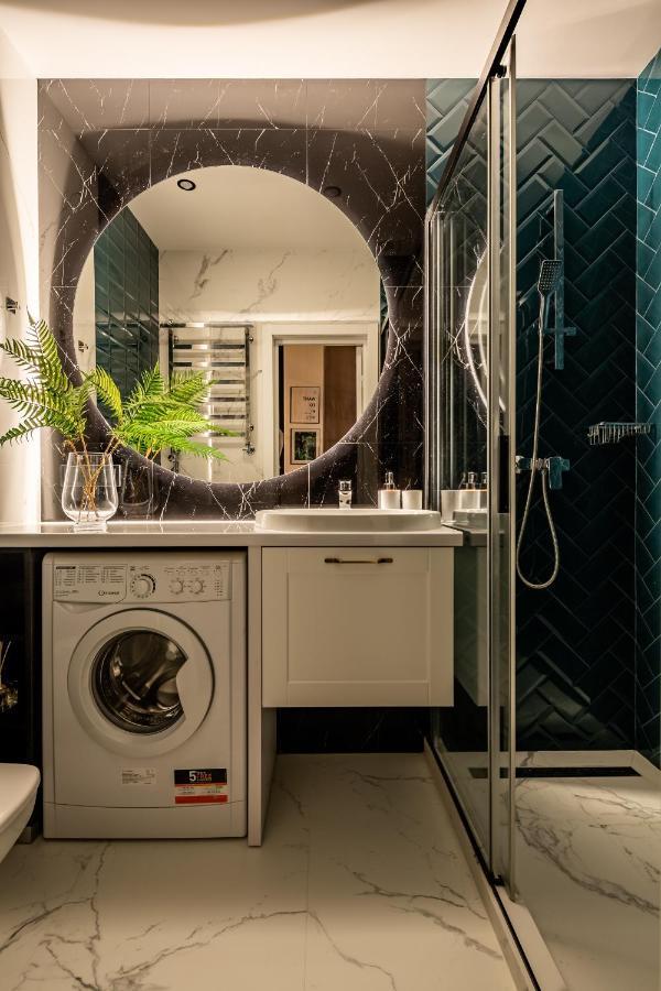Emerald Lux Apartment. Liveinリヴィウ エクステリア 写真